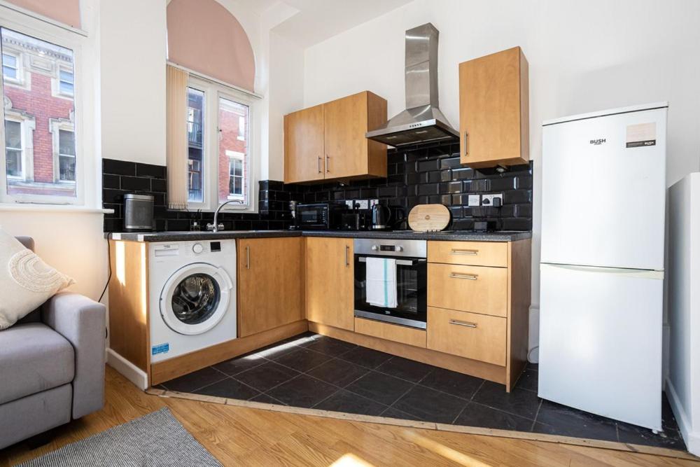 Central Liverpool L1 외부 사진